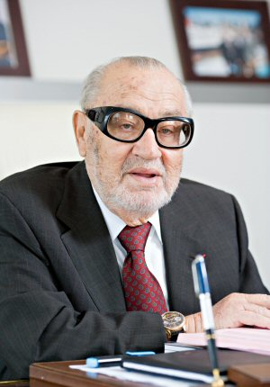 Sammy Ofer, business leader and ship owner